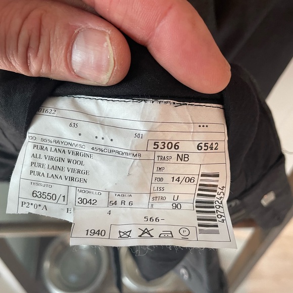 Hand-made Italian suit and is made from virgin wool rayon and cupro - Picture 3 of 7